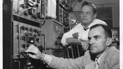 Why can t we bounce radar signal off the sun and determine 1 au directly